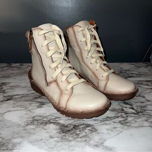 Pikolinos cream/brown boots